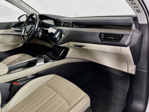 Used 2024 Audi Q8 e-tron Premium Plus AWD/4WD image 31