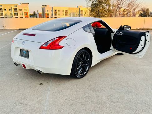 Used 2017 Nissan 370Z Touring image 30