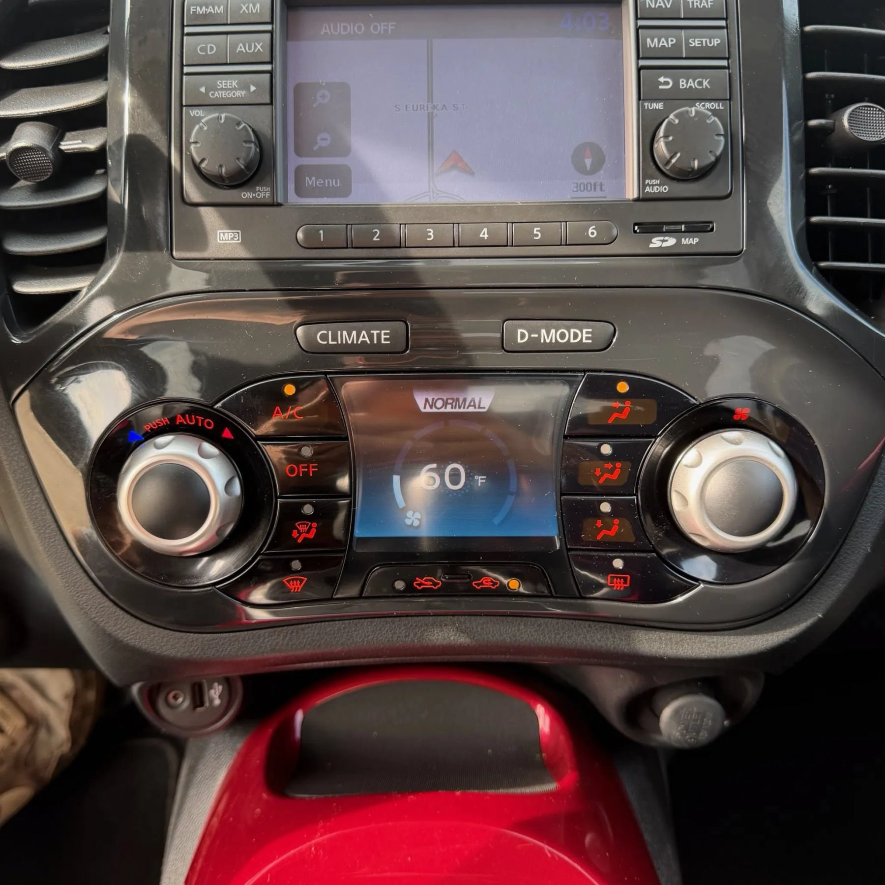 Used 2012 Nissan Juke SL AWD/4WD image 11