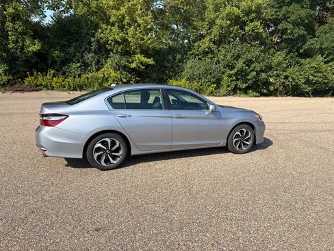 Used 2017 Honda Accord EX-L image 18