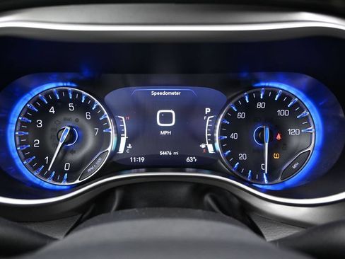 Used 2023 Chrysler Pacifica Touring-L FWD image 28