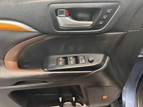 Used 2017 Toyota Highlander Limited AWD/4WD image 12