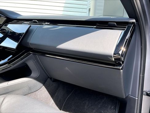 Used 2025 Land Rover Range Rover Sport image 16