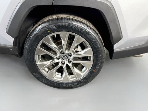 Used 2019 Toyota RAV4 XLE Premium FWD image 37