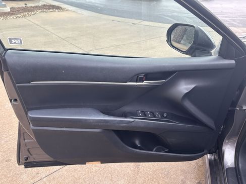 Used 2019 Toyota Camry SE image 14