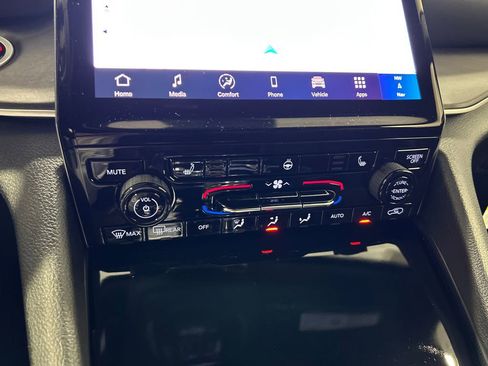 New 2025 Jeep Grand Cherokee Limited image 25