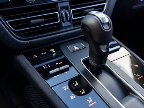 Certified 2025 Porsche Macan image 38