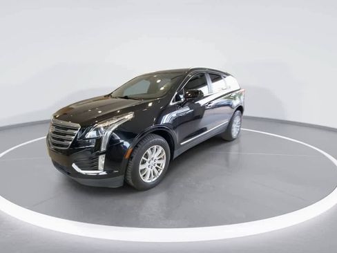Used 2018 Cadillac XT5 AWD image 4