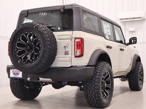 New 2026 Ford Bronco 4-Door AWD/4WD image 9