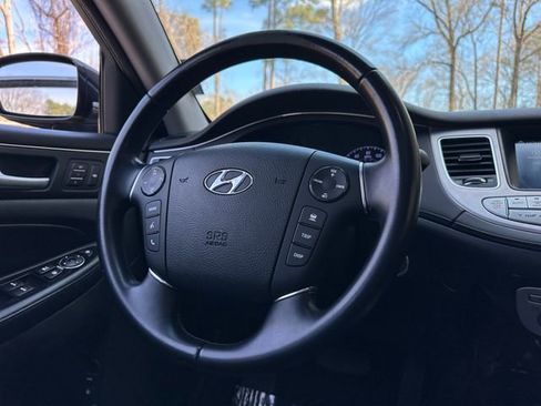 Used 2013 Hyundai Genesis 3.8 w/ Technology Pkg image 19