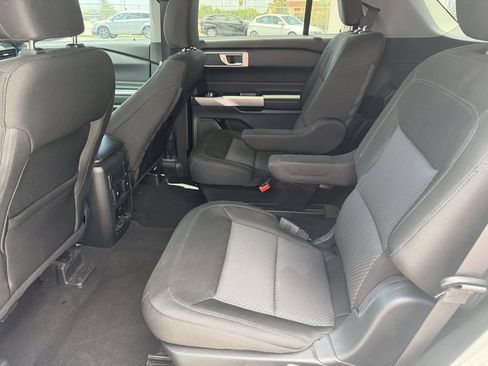 Used 2024 Ford Explorer XLT RWD image 10