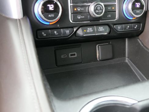 Used 2021 GMC Yukon SLT w/ SLT Luxury Plus Package image 20