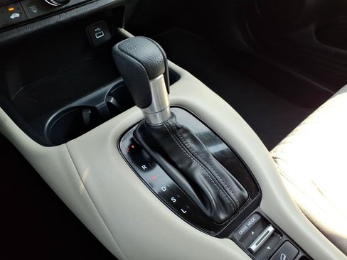 Used 2024 Honda HR-V LX image 10