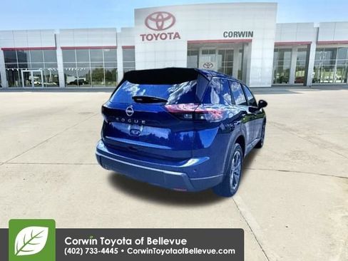 Used 2025 Nissan Rogue SV FWD image 4