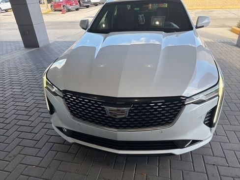 Used 2022 Cadillac CT4 Premium Luxury image 2