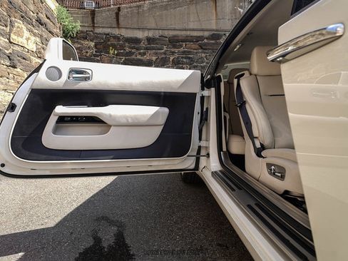 Used 2017 Rolls-Royce Wraith RWD image 48