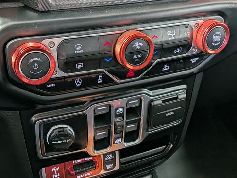 Used 2022 Jeep Gladiator Rubicon w/ Trailer Tow Package AWD/4WD image 25
