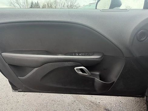 Used 2019 Dodge Challenger SXT w/ Blacktop Package image 9