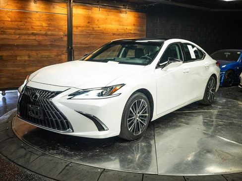 Used 2022 Lexus ES 350 w/ Premium Package FWD image 2