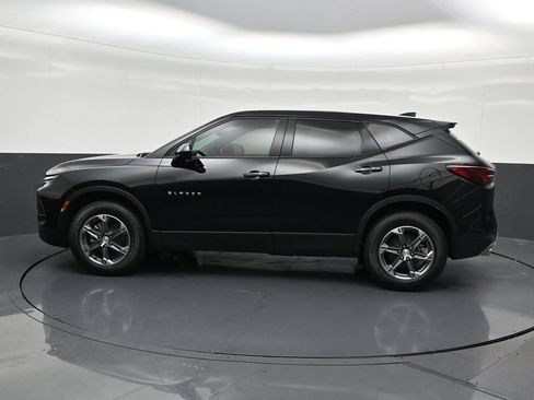 Used 2026 Chevrolet Blazer LT FWD image 2