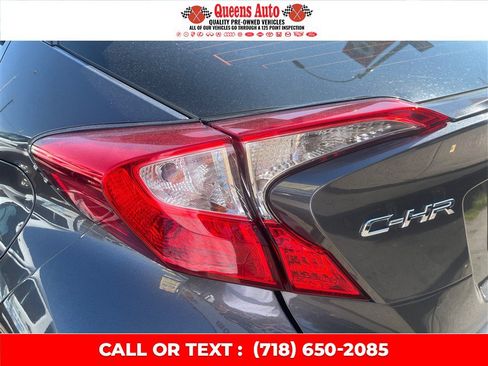 Used 2019 Toyota C-HR LE FWD image 32
