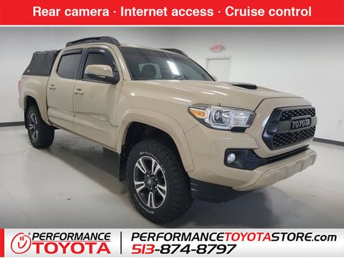 Used 2017 Toyota Tacoma TRD Sport AWD/4WD image 1