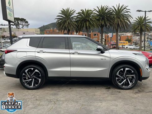 Used 2024 Mitsubishi Outlander SE image 3