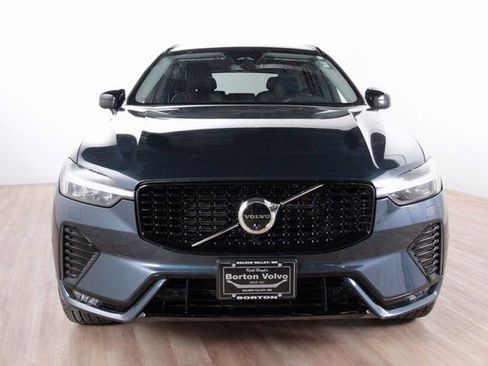Certified 2025 Volvo XC60 B5 Plus image 2