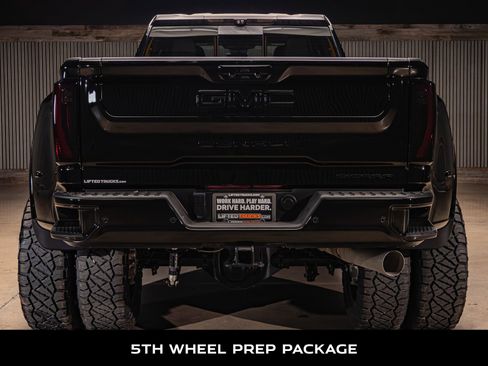 Used 2024 GMC Sierra 3500 Denali w/ Denali Reserve Package image 8