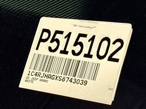 Certified 2025 Jeep Grand Cherokee Laredo AWD/4WD image 25