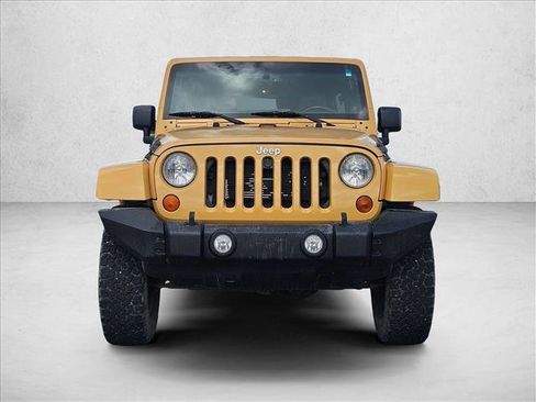 Used 2013 Jeep Wrangler Unlimited Rubicon w/ Connectivity Group AWD/4WD image 2