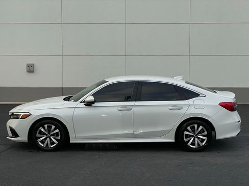 Used 2022 Honda Civic LX image 2