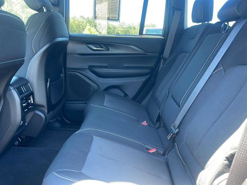 Used 2025 Jeep Grand Cherokee Laredo X AWD/4WD image 34
