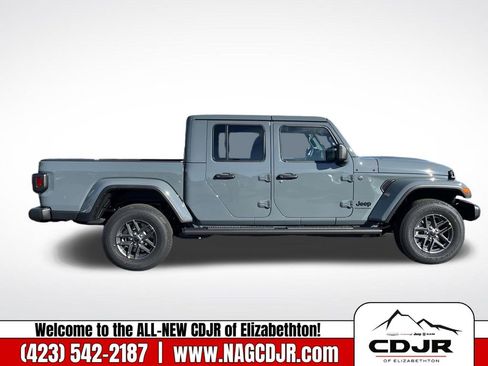 New 2026 Jeep Gladiator Sport image 2