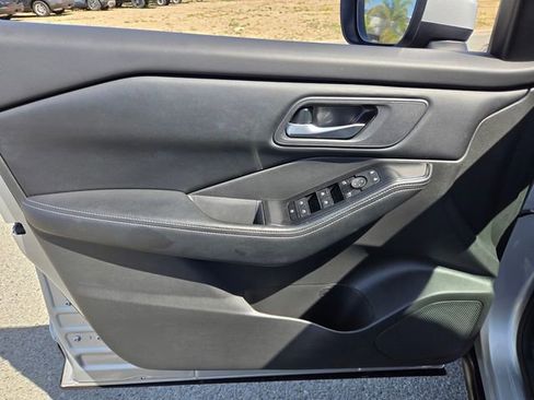 Used 2024 Nissan Rogue SV image 18