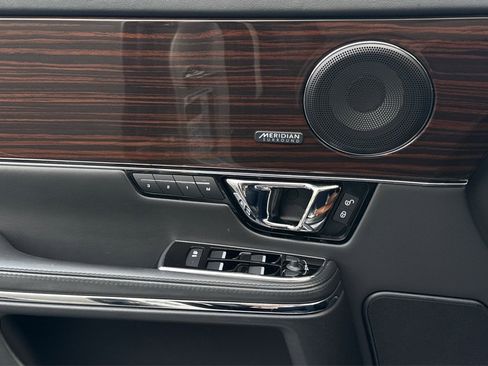 Used 2016 Jaguar XJ R-Sport RWD image 43