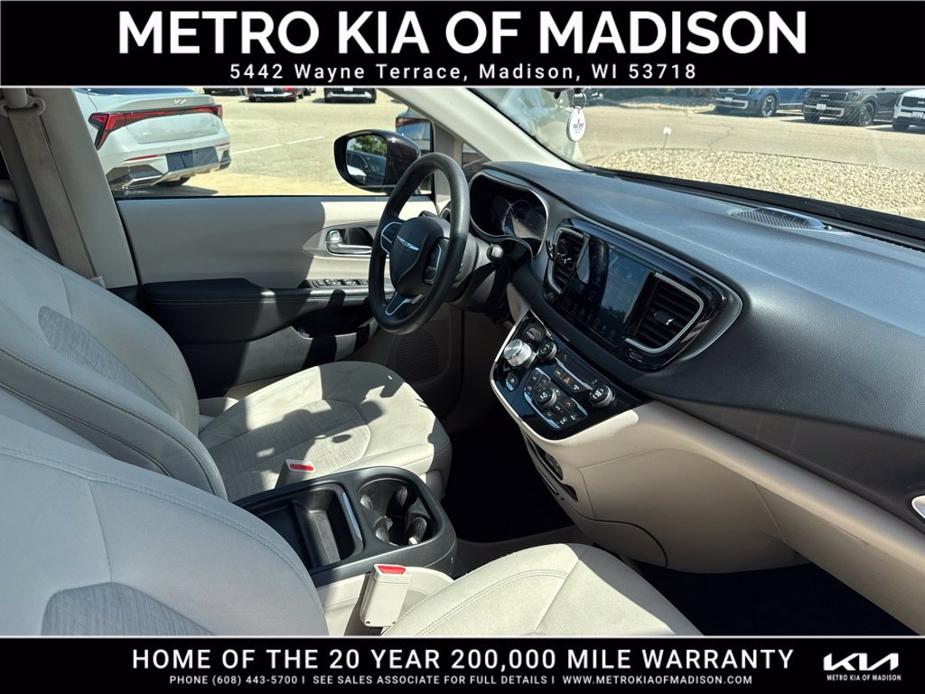 Used 2018 Chrysler Pacifica Touring Plus FWD image 46