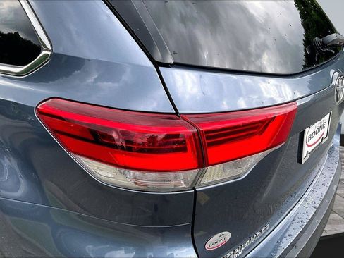 Used 2018 Toyota Highlander XLE AWD/4WD image 31