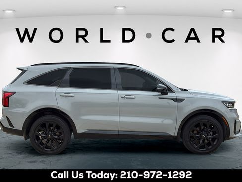 Used 2022 Kia Sorento SX FWD image 2