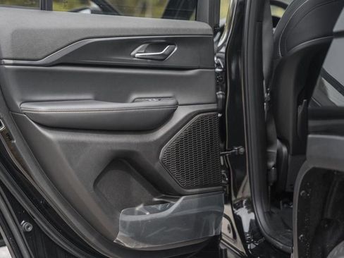 New 2025 Jeep Grand Cherokee Laredo X w/ Luxury Tech Group I image 34