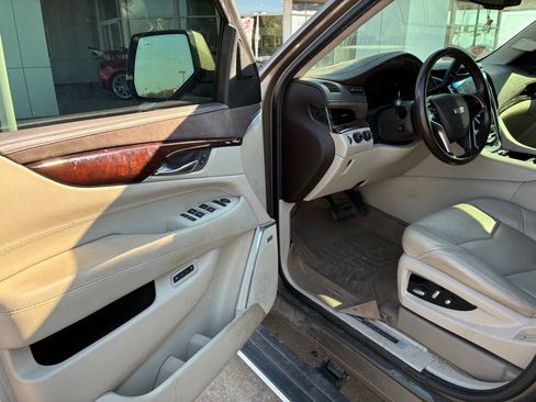 Used 2016 Cadillac Escalade ESV Premium AWD/4WD image 9
