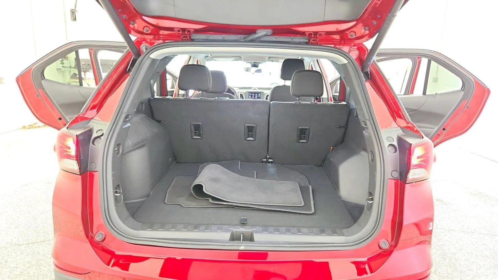 Used 2024 Chevrolet Equinox LT FWD image 38