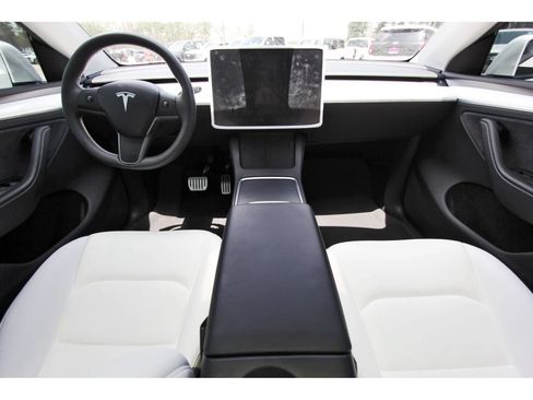 Used 2024 Tesla Model Y Performance AWD/4WD image 10