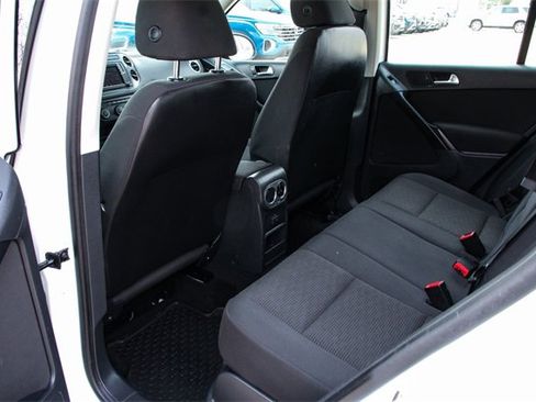 Used 2018 Volkswagen Tiguan Limited image 37