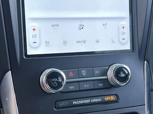 Used 2024 Ford Edge Titanium image 20