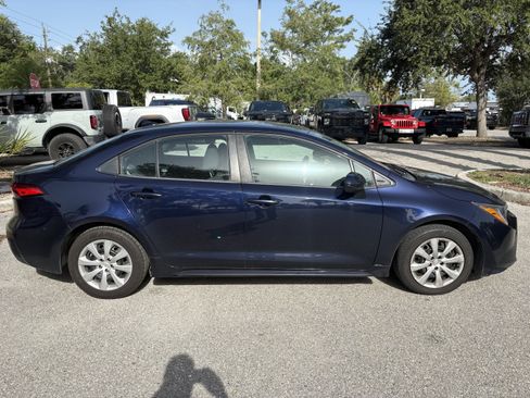 Used 2022 Toyota Corolla LE FWD image 8