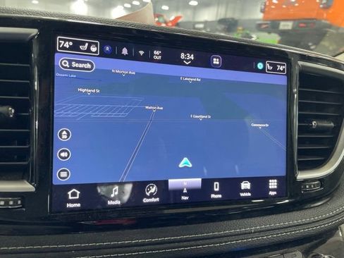 Used 2023 Chrysler Pacifica Limited w/ Uconnect Theater Family Group AWD/4WD image 10