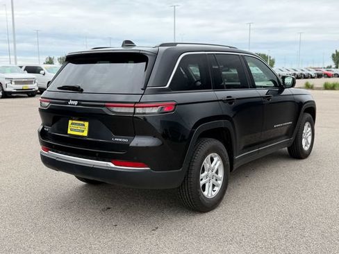 Used 2023 Jeep Grand Cherokee Laredo AWD/4WD image 6