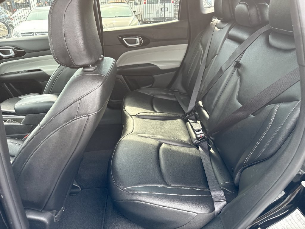 Used 2025 Jeep Compass Limited AWD/4WD image 30