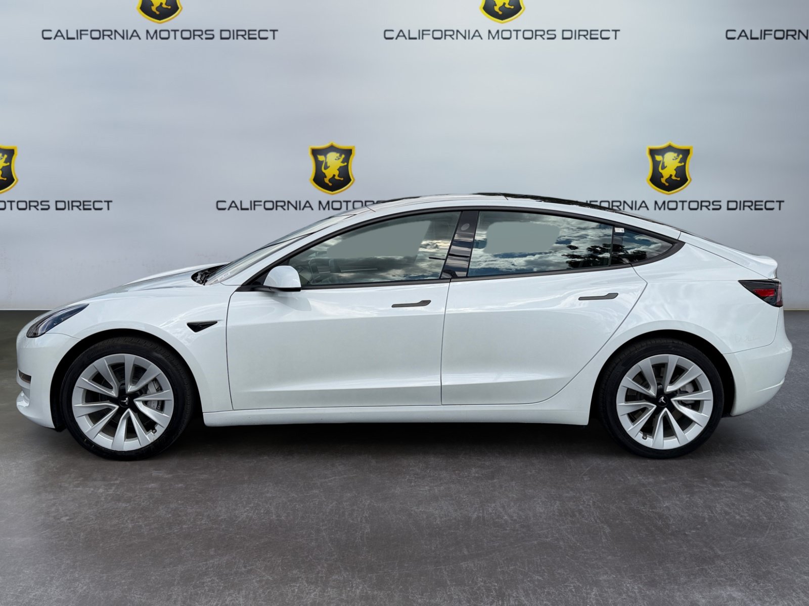 Used 2023 Tesla Model 3 Standard Range RWD image 2